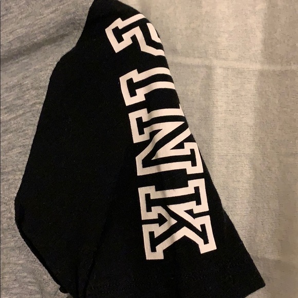 Pink tee shirt in gray with black sleeves - Picture 4 of 5